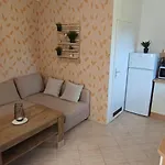 V Kralovskem Udoli S Predzahradkou דירה Králŭv Dvŭr