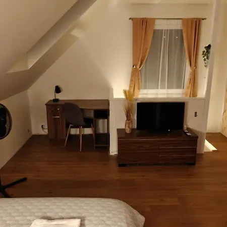V Kralovskem Udoli S Predzahradkou Daire